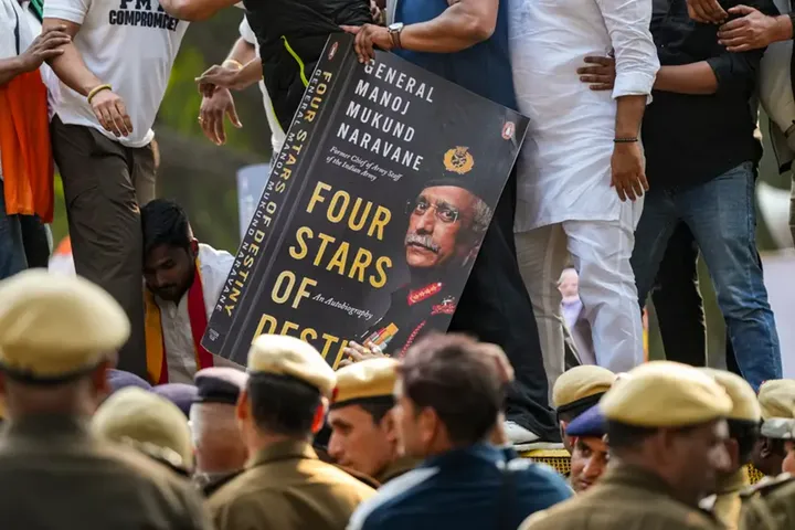 ନରବଣେଙ୍କ ଆତ୍ମଜୀବନୀ ବିବାଦ ତୀବ୍ର, ପେଙ୍ଗୁଇନ୍ ଇଣ୍ଡିଆକୁ ଦିଲ୍ଲୀ ପୁଲିସର ନୋଟିସ