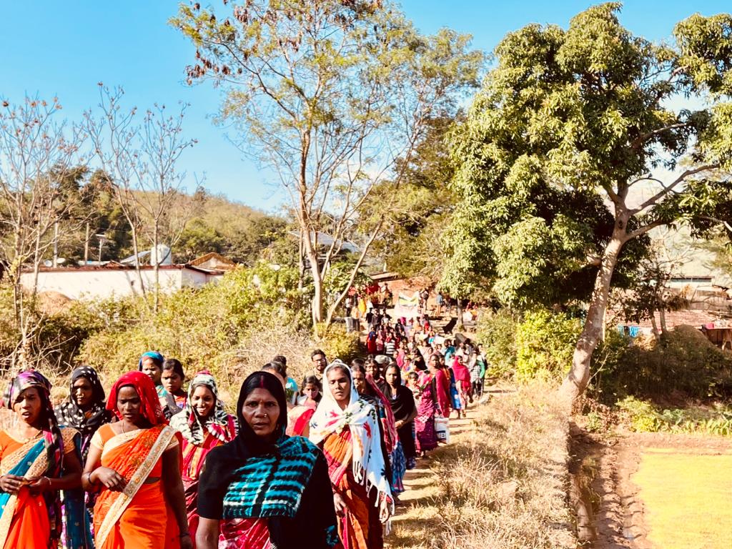 ସେରୁବନ୍ଧ ପାହାଡ଼ରେ ରାସ୍ତା ନିର୍ମାଣକୁ ବିରୋଧ, ମାଲିପୁଟରେ ଗ୍ରାମବାସୀଙ୍କ ମେଳି