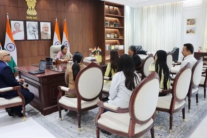 ଉତ୍ତର-ପୂର୍ବ ମହିଳାଙ୍କୁ ଜାତିଗତ ଆକ୍ଷେପ: ଦିଲ୍ଲୀ ସିଏମ୍‌ ରେଖା ଗୁପ୍ତାଙ୍କ ତୀବ୍ର ନିନ୍ଦା, ଅଭିଯୁକ୍ତ ଦମ୍ପତି ଗିରଫ