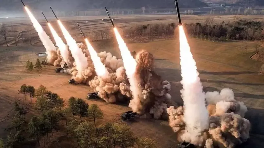 ଆମେରିକାର ପ୍ରତିଶୋଧ ଆକ୍ରମଣ: ୧୭ ଇରାନୀ ଜାହାଜ ଧ୍ୱଂସ, ୨୦୦୦ ଲକ୍ଷ୍ୟସ୍ଥଳ ଟାର୍ଗେଟ