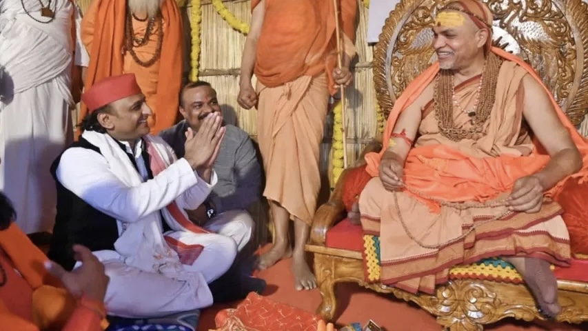 ଶଙ୍କରାଚାର୍ଯ୍ୟ ବିବାଦ: ସ୍ୱାମୀ ଅବିମୁକ୍ତେଶ୍ୱରାନନ୍ଦଙ୍କୁ ଭେଟିଲେ ଅଖିଳେଶ ଯାଦବ, ଭାଜପା ବିରୋଧରେ ବିରୋଧୀଙ୍କ ଏକତା