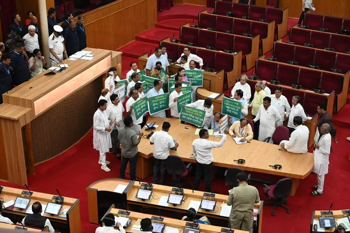 ବିଧାନସଭା ଓ ପିଏମ୍‌ଜିରେ ବିରୋଧୀଙ୍କ ଗର୍ଜନ: ମୂଲ୍ୟବୃଦ୍ଧି, ବେକାରିକୁ ନେଇ ବିକ୍ଷୋଭ