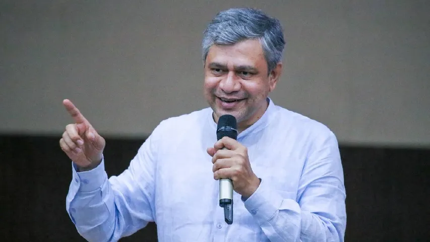 ଗରିବ-ମଧ୍ୟବିତ୍ତଙ୍କ ପାଇଁ ଆରାମଦାୟକ ଯାତ୍ରା ସେବା ହେଉଛି ପ୍ରାଥମିକତା: ଅଶ୍ୱିନୀ ବୈଷ୍ଣବ