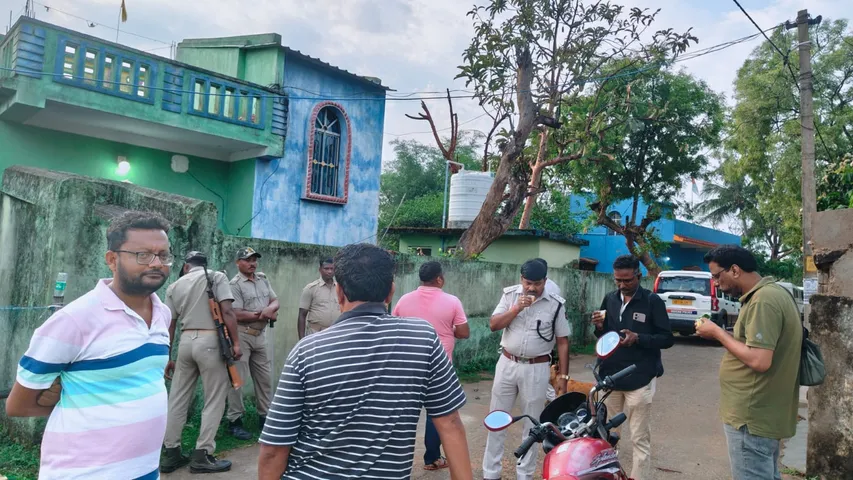 ଭଦ୍ରକ-ମୟୂରଭଞ୍ଜରେ ଗୋ ମାଫିଆଙ୍କ ଉପରେ ବଡ଼ ଚଢ଼ାଉ, ଅସ୍ତ୍ରଶସ୍ତ୍ର ସହ ୧୦ ଲକ୍ଷରୁ ଅଧିକ ଟଙ୍କା ଜବତ