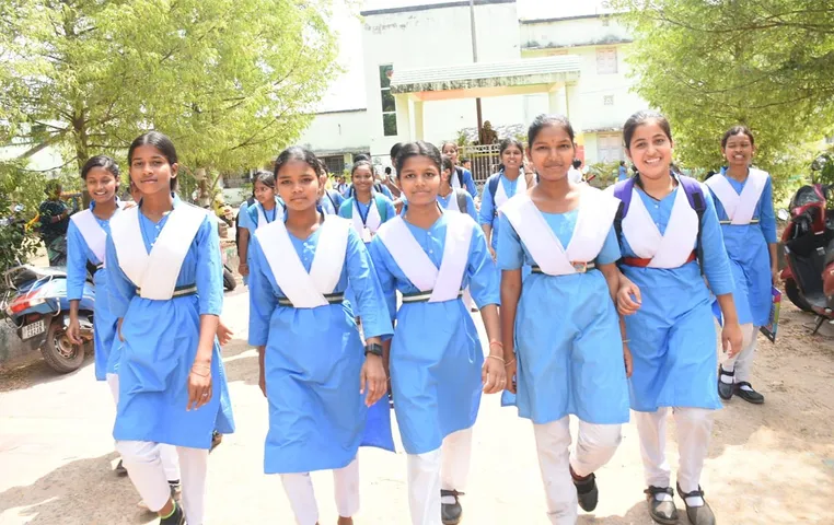 ଗ୍ରୀଷ୍ମ ତାତିରେ ଅସହ୍ୟ ପରିସ୍ଥିତି: ୧୩ ଜିଲ୍ଲାରେ ସ୍କୁଲ ବନ୍ଦ, ୨୩ ତାରିଖ ପର୍ଯ୍ୟନ୍ତ ଛୁଟି