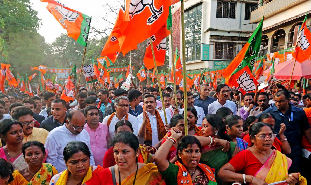 ଚାରି ସର୍ଭେରେ ପଶ୍ଚିମବଙ୍ଗରେ ବିଜେପି ଆଗରେ, ସରକାର ଗଠନର ପୂର୍ବାନୁମାନ