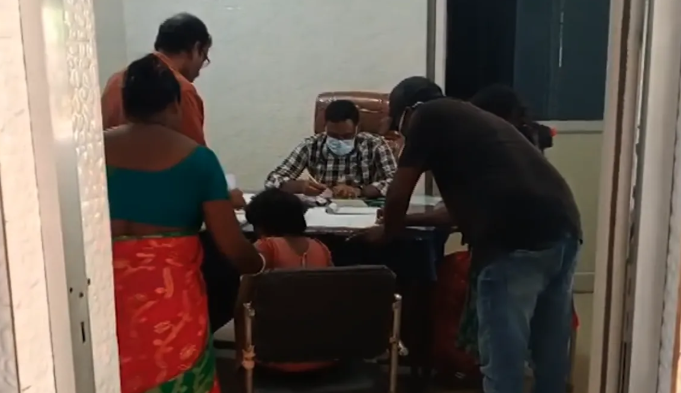 ମୟୂରଭଞ୍ଜ ଆଶ୍ରମ ସ୍କୁଲରେ ଖାଦ୍ୟ ବିଷାକ୍ତତାର ଭୟ, ଶତାଧିକ ଅନ୍ତେବାସୀ ଖାଦ୍ୟ ଖାଇ ଅସୁସ୍ଥ