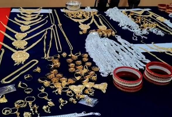 କଟକ ପୋଲିସର ବଡ଼ ସଫଳତା: ୧.୪୦ କୋଟିର ସୁନା ଜବତ, ୧୦ ଜଣିଆ ଆନ୍ତଃ-ଜିଲ୍ଲା ଗ୍ୟାଙ୍ଗ ଗିରଫ