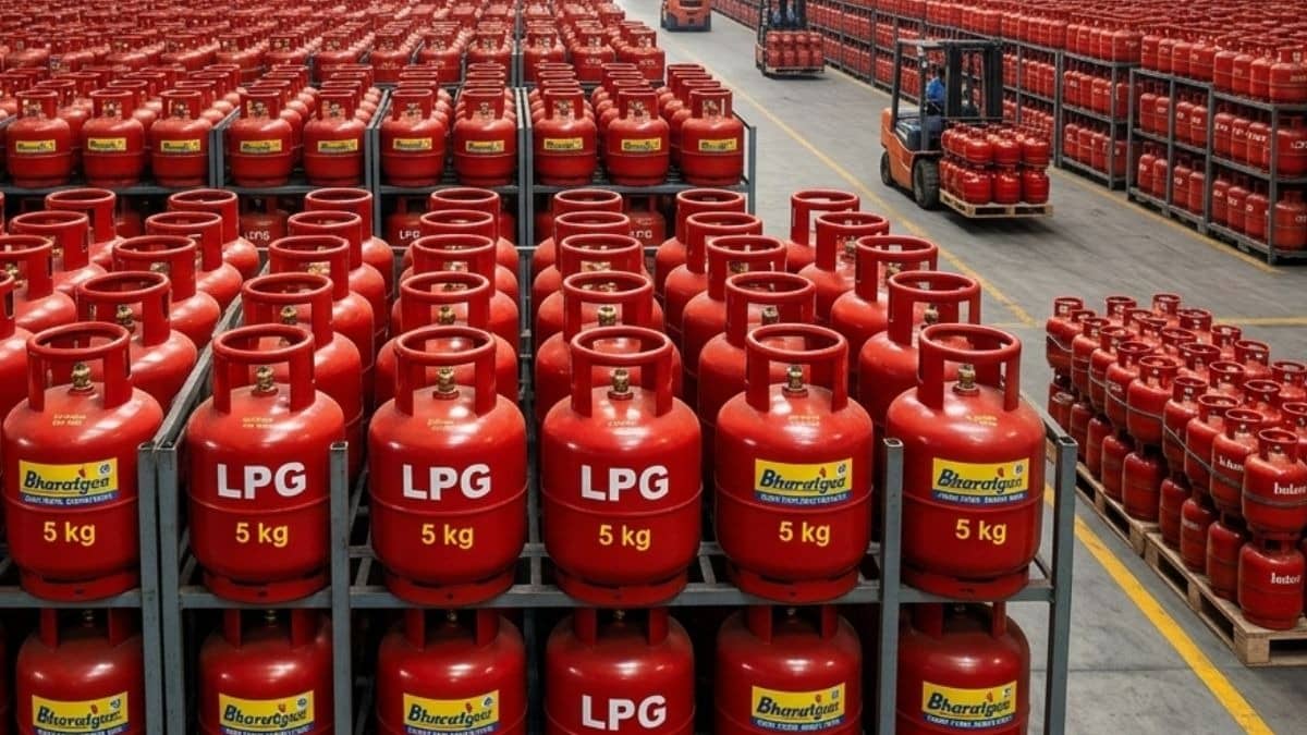 ଓଡ଼ିଶାରେ ମହଙ୍ଗା ମାଡ଼: ବାଣିଜ୍ୟିକ LPG ଦରରେ ୯୯୩ ଟଙ୍କା ବୃଦ୍ଧି, ହୋଟେଲ ଓ ରେଷ୍ଟୁରାଣ୍ଟ କ୍ଷେତ୍ରରେ ସଙ୍କଟ