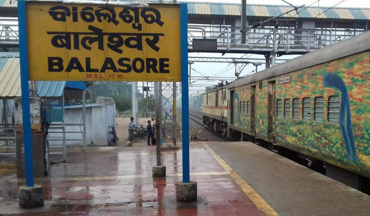 ପ୍ରେମିକାର ମା’ ଓ ମାମୁଙ୍କୁ ଛୁରାମାଡ଼ କଲା ପ୍ରେମିକ, ବାଇକରୁ ପେଟ୍ରୋଲ ସରିଯିବାରୁ ଧରାପଡ଼ିଲା ଅଭିଯୁକ୍ତ