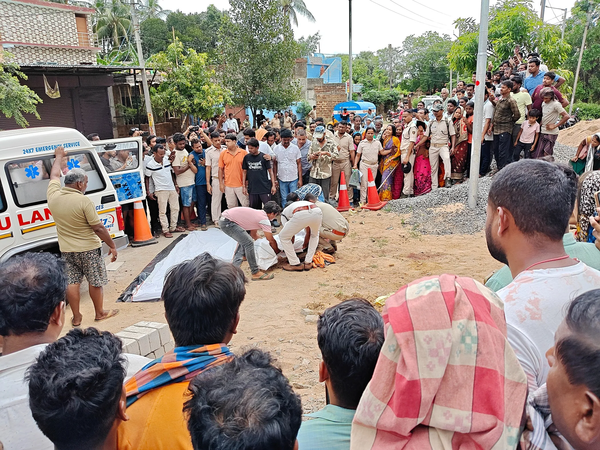ବେଆଇନ ପଥର ଗାଡ଼ି ଅଟକାଇବାରୁ ବଜରଙ୍ଗ ଦଳ କର୍ମୀଙ୍କୁ ହତ୍ୟା, ଦୁଇ ହାତ କାଟିଦେବା ଅଭିଯୋଗ