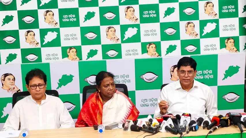 ଭତ୍ତା ବିଳମ୍ବକୁ ନେଇ ରାଜ୍ୟ ସରକାରଙ୍କୁ ବିଜେଡିର ନିଶାନା; ‘ବୟସ୍କଙ୍କୁ ଧାଡ଼ିରେ ଠିଆ କରାଇବା ଅମାନବୀୟ’