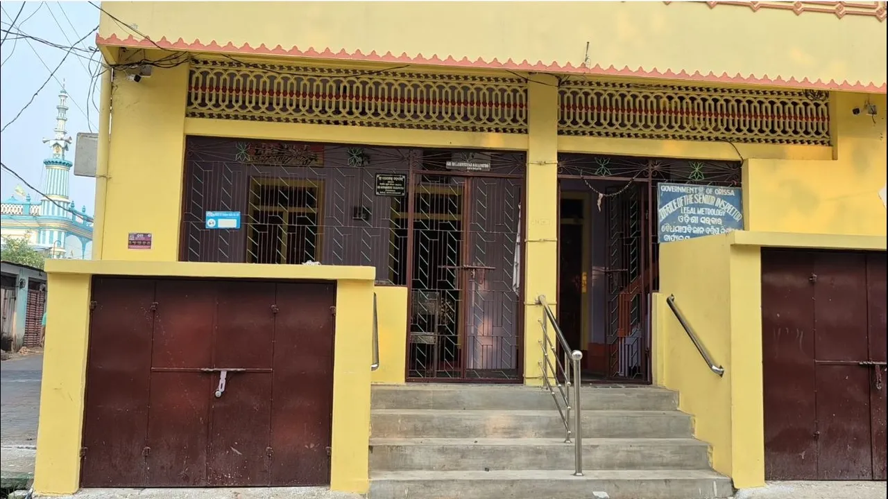 ଭଞ୍ଜନଗରରେ ଚାଞ୍ଚଲ୍ୟ: ପୌର ଅଧ୍ୟକ୍ଷ ଗୋପବନ୍ଧୁ ମହାପାତ୍ରଙ୍କ ବାସଭବନକୁ ବୋମାମାଡ଼