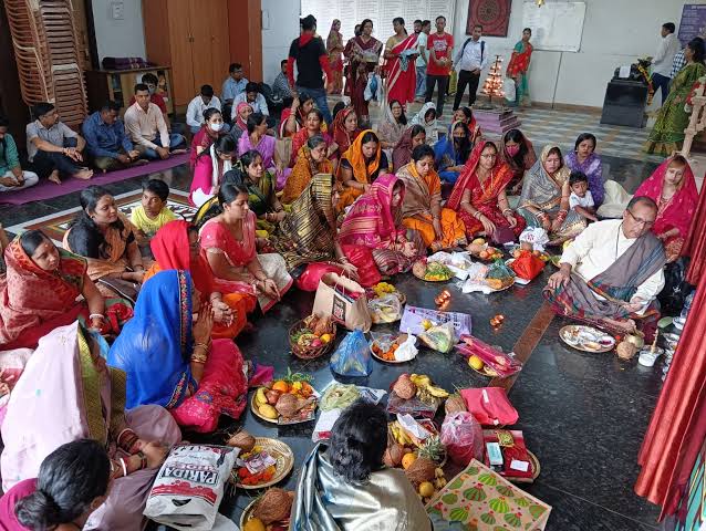 ଓଡ଼ିଶାରେ ସାବିତ୍ରୀ ବ୍ରତ ପାଳିତ: ସ୍ୱାମୀଙ୍କ ଦୀର୍ଘାୟୁ ପାଇଁ ମହିଳାଙ୍କ ନିର୍ଜଳା ଉପବାସ, ମନ୍ଦିରରେ ଭିଡ଼