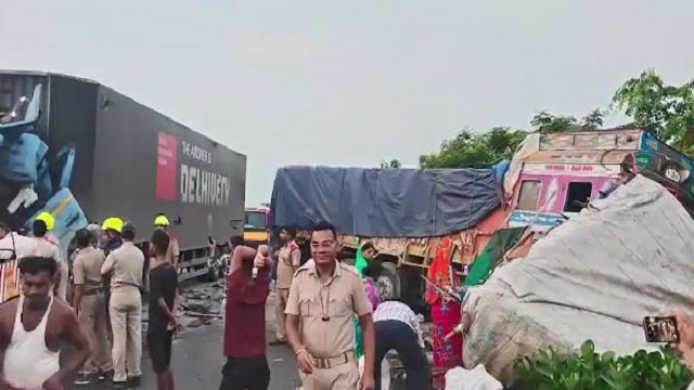 ଦୁର୍ଘଟଣା ପରେ ଖୋଲିଲା ପୋଲ୍, ପାର୍ସଲ ଟ୍ରକରୁ ମିଳିଲା ୧୦ ଲକ୍ଷର ଗଞ୍ଜେଇ