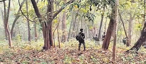 ସୁନ୍ଦରଗଡ଼ରେ ପୁଣି ମାଓ ଆତଙ୍କ: କୁଲୁବା ଜଙ୍ଗଲରେ ସଶସ୍ତ୍ର ସନ୍ଦିଗ୍ଧଙ୍କ ଚଳପ୍ରଚଳ, ଡ୍ରୋନ୍‌ ଯୋଗେ କମ୍ବିଂ ଅପରେସନ୍‌