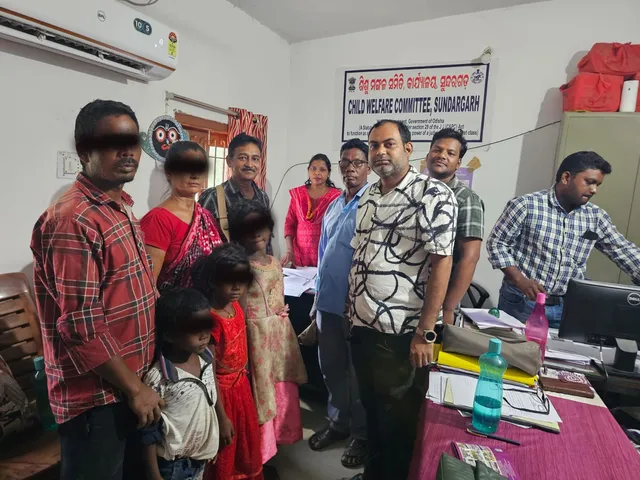 ଦାରିଦ୍ର୍ୟର ଦଂଶନ: ତିନି ସନ୍ତାନଙ୍କୁ ସିଡବ୍ଲୁସି ହାତରେ ଟେକିଦେଲେ ଦିନ ମଜୁରିଆ ବାପା