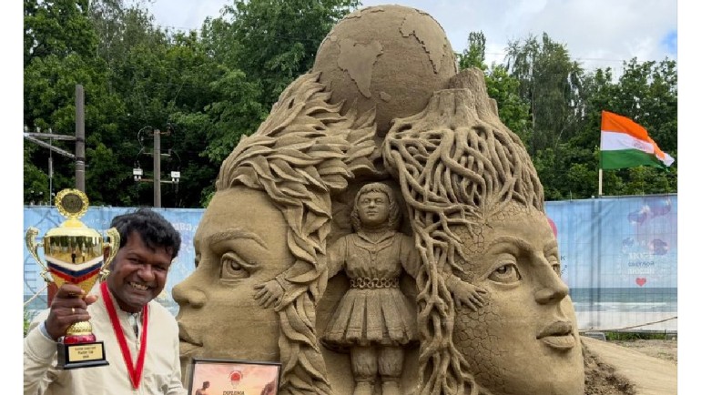 ଓଡ଼ିଶା ପାଇଁ ଗର୍ବ: ରୁଷିଆରେ ସୁଦର୍ଶନ ପଟ୍ଟନାୟକଙ୍କୁ ମିଳିଲା ପ୍ରତିଷ୍ଠିତ ‘ଗ୍ରାଣ୍ଡ ସ୍ୟାଣ୍ଡ ମାଷ୍ଟର କପ୍‌ ୨୦୨୬’