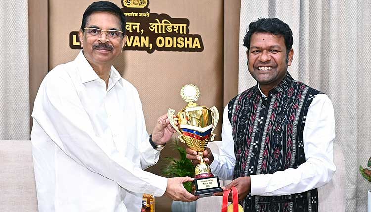 ସୁଦର୍ଶନ ପଟ୍ଟନାୟକଙ୍କୁ ରାଜ୍ୟପାଳଙ୍କ ସମ୍ବର୍ଦ୍ଧନା: ରୁଷିଆରେ ରଚିଥିଲେ ଇତିହାସ, ବଢ଼ାଇଲେ ଓଡ଼ିଶାର ଗୌରବ