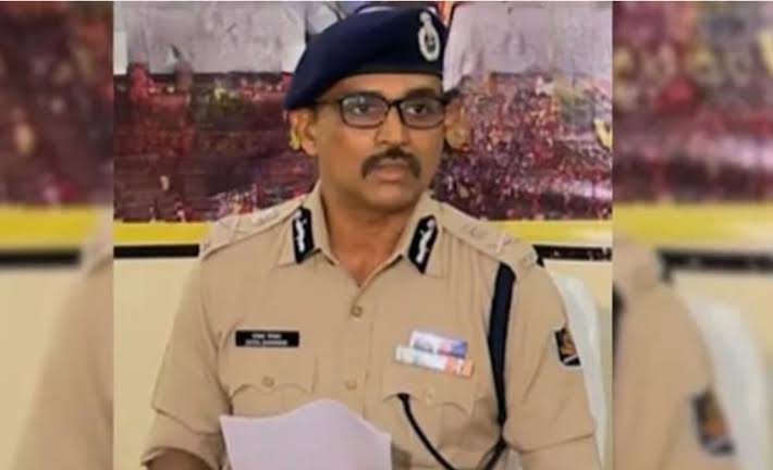 IPS ଦୟାଲ ଗଙ୍ଗୱାରଙ୍କ କଳାକାରନାମା: ଖାଲି ସୌମ୍ୟ ନୁହଁନ୍ତି, ୮ ଜଣ କନଷ୍ଟେବଳଙ୍କୁ ଖଟାଉଥିଲେ ଘର କାମରେ! କ୍ରାଇମବ୍ରାଞ୍ଚ ରିପୋର୍ଟରେ ବଡ଼ ଖୁଲାସା