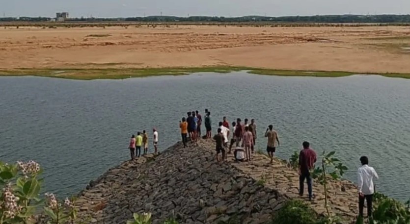 କାଠଯୋଡ଼ି ଡାକ୍ତରୀ ଛାତ୍ରୀ ମୃତ୍ୟୁ ମାମଲା: ପ୍ରେମିକ ଓ ଅନ୍ୟ ଜଣେ ଯୁବତୀଙ୍କ ବିରୋଧରେ ହତ୍ୟା ଅଭିଯୋଗ ଆଣିଲେ ପରିବାର ଲୋକେ