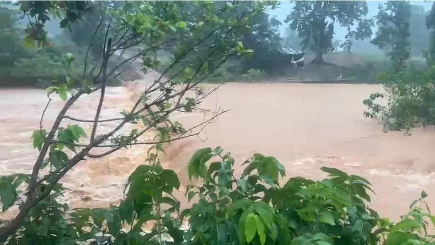 Heavy Rain: କେନ୍ଦୁଝରରେ ପ୍ରବଳ ବର୍ଷା ବିଭୀଷିକା; ବ୍ରାହ୍ମଣୀ ଓ ଘାଗରା ନାଳ ପୋଲ ଉପରେ ୫ ଫୁଟ ବନ୍ୟାଜଳ, ଅନେକ ଗାଁ ବିଚ୍ଛିନ୍ନ
