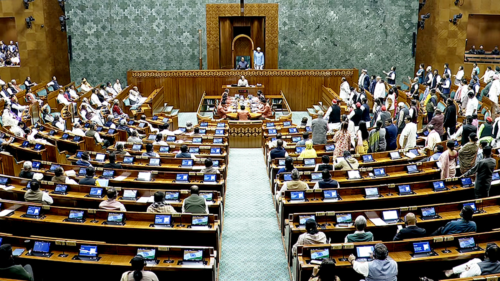 Lok Sabha: ହଟ୍ଟଗୋଳ ମଧ୍ୟରେ ଲୋକସଭାରେ ଜାତୀୟ ସମ୍ମାନ (ସଂଶୋଧନ) ବିଲ୍ ପାରିତ, ରାଜ୍ୟସଭାରେ ପରୀକ୍ଷା ବିଲ୍‌କୁ ନେଇ ତୀବ୍ର ବିତର୍କ