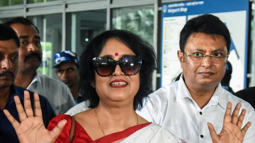 Taslima Nasreen: ୧୯ ବର୍ଷ ପରେ କୋଲକାତା ଫେରିଲେ ନିର୍ବାସିତ ଲେଖିକା ତସ୍ଲିମା ନସରିନ୍‌, ରାଜନୈତିକ ଚର୍ଚ୍ଚା ତୀବ୍ର