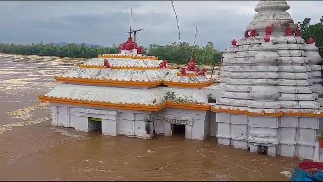 ବନ୍ୟା ଜଳରେ ବୁଡ଼ିଲା ମା’ ଭଟ୍ଟାରିକାଙ୍କ ପୀଠ: ସୁରକ୍ଷିତ ସ୍ଥାନକୁ ସ୍ଥାନାନ୍ତରିତ ହେଲେ ମା’ଙ୍କ ଚଳନ୍ତି ପ୍ରତିମା