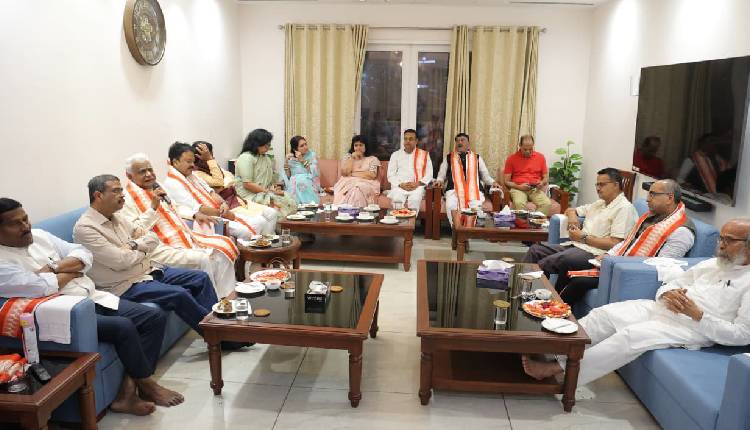 ମୁଖ୍ୟମନ୍ତ୍ରୀ ମୋହନ ମାଝୀ ଓ ବିଜେପି ନେତାଙ୍କ ସହ ଆଲୋଚନା କଲେ ଧର୍ମେନ୍ଦ୍ର ପ୍ରଧାନ; ରାଜ୍ୟର ବିକାଶମୂଳକ କାର୍ଯ୍ୟ ଉପରେ ଚର୍ଚ୍ଚା