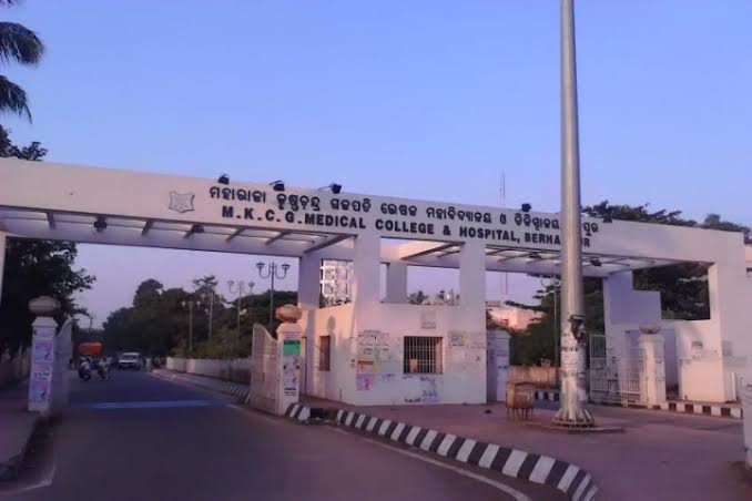 ବ୍ରହ୍ମପୁର ଏମ୍‌କେସିଜିରେ ପିଜି ପ୍ରଶ୍ନପତ୍ର ଲିକ୍ ଅଭିଯୋଗ: ୫ ଜଣିଆ ଟିମ୍‌କୁ ତଦନ୍ତ ଦାୟିତ୍ୱ