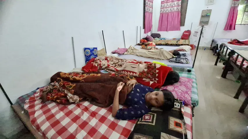 KGBV ହଷ୍ଟେଲରେ ଦୂଷିତ ଖାଦ୍ୟ ଖାଇ ୯୨ ଛାତ୍ରୀ ଅସୁସ୍ଥ, ପ୍ରଧାନଶିକ୍ଷୟିତ୍ରୀ ନିଲମ୍ବିତ