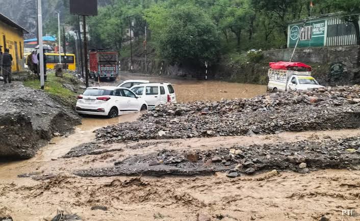 ଜମ୍ମୁ-କାଶ୍ମୀରରେ ମୌସୁମୀର ତାଣ୍ଡବ: ୪୪ ଥର ବାଦଲଫଟା ବର୍ଷା, ୩୫ ମୃତ