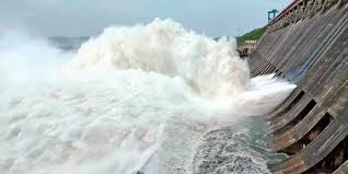 ହୀରାକୁଦ ଡ୍ୟାମ୍‌ର ଆଉ ୧୨ଟି ଗେଟ୍ ଖୋଲିଲା: ମୋଟ ୨୨ଟି ଗେଟ୍ ଦେଇ ନିଷ୍କାସିତ ହେଉଛି ବନ୍ୟାଜଳ, ନଦୀକୂଳିଆ ଅଞ୍ଚଳକୁ ଆଲର୍ଟ